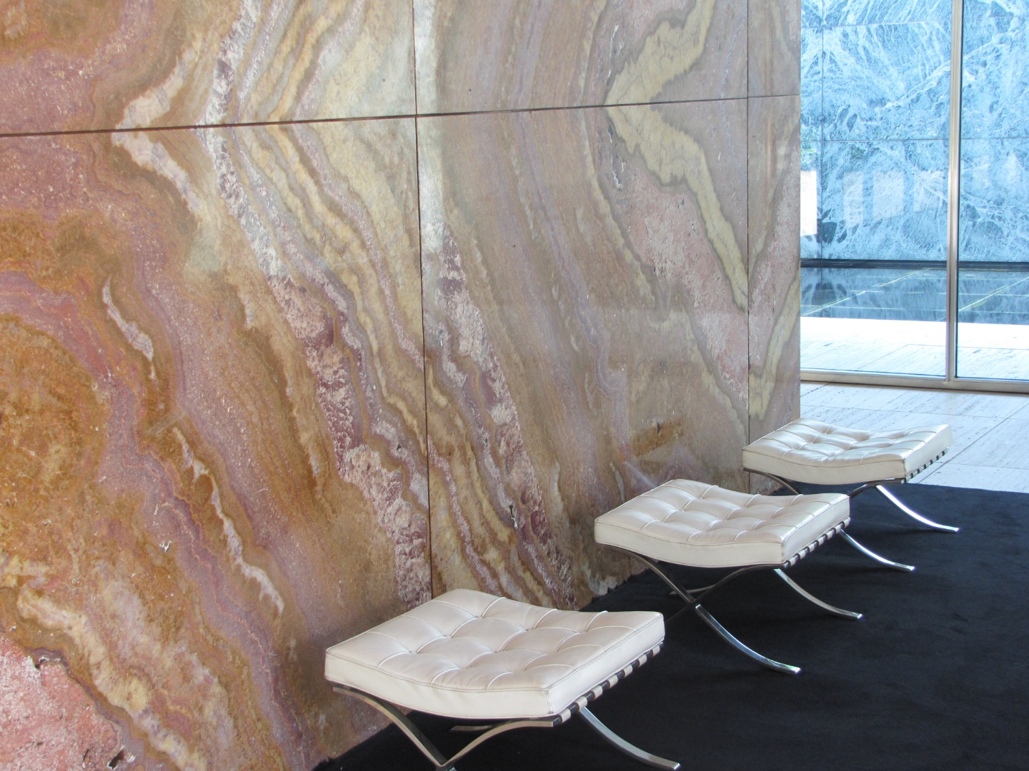 Large-format marble installation — Arnautu Keramik precision tile work